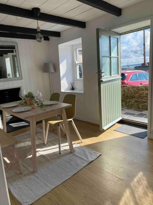 Seagulls Cottage, Touching Distance From Beach Mousehole Exterior photo