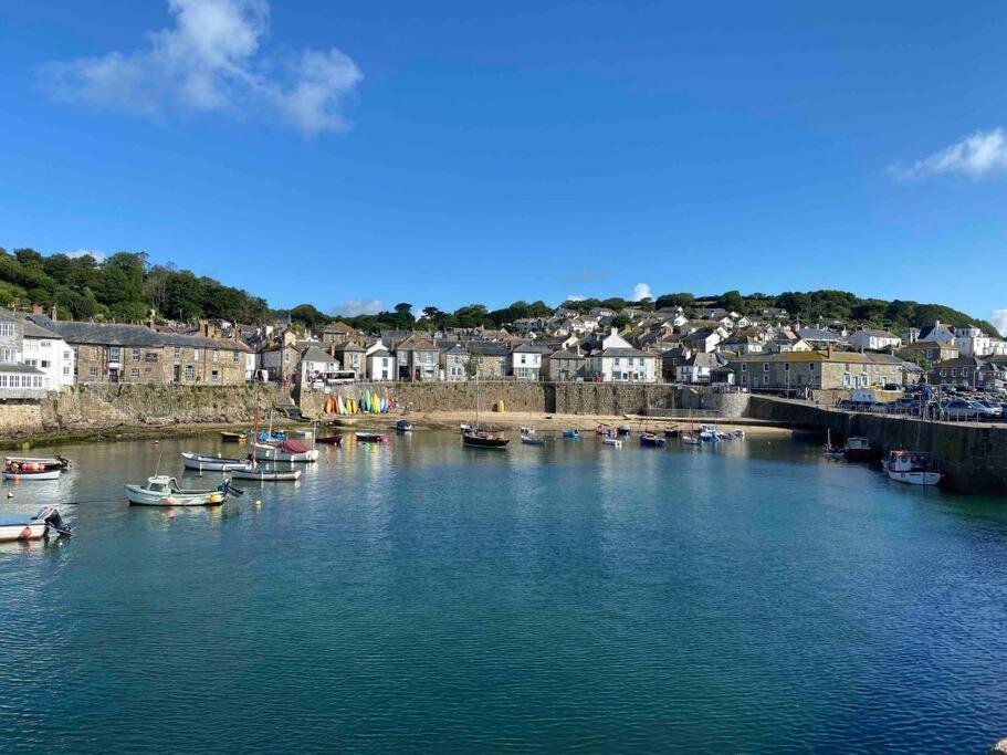 Seagulls Cottage, Touching Distance From Beach Mousehole Exterior photo
