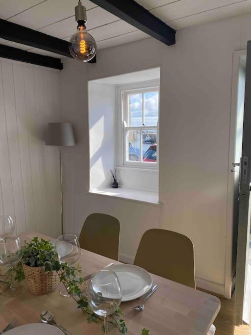 Seagulls Cottage, Touching Distance From Beach Mousehole Exterior photo