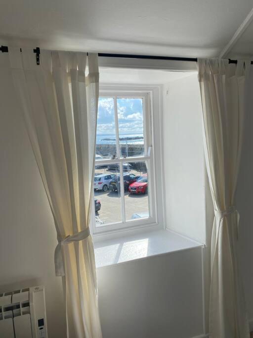 Seagulls Cottage, Touching Distance From Beach Mousehole Exterior photo